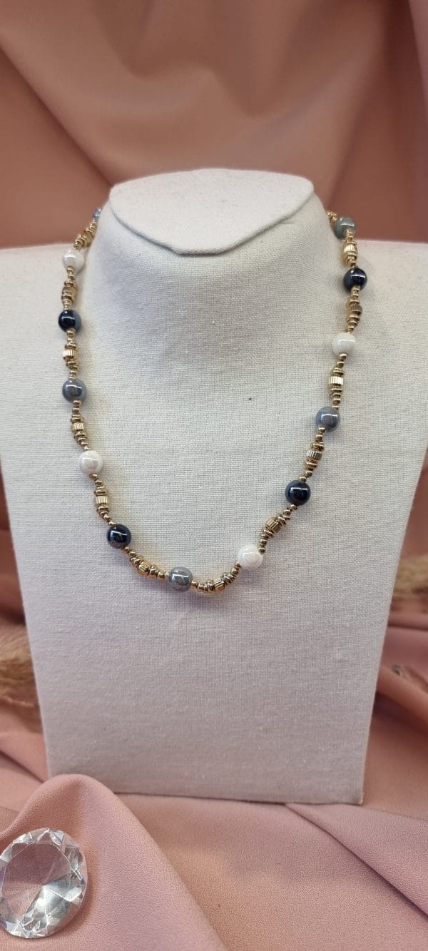 Boutique : bracelet à petites perles blanches et bleues